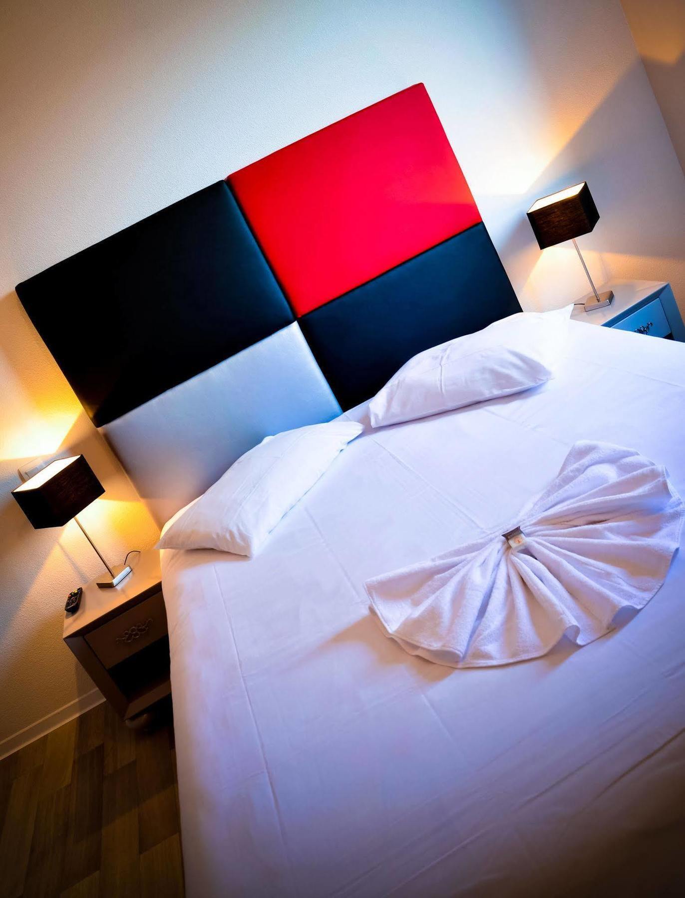 Adonis Bayonne Hotel